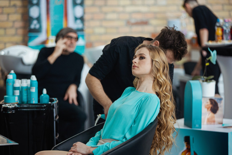 a_moroccanoil_bemutatja_budapest_legujabb_hajformazasi_trendjeit