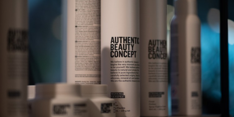 authentic_beauty_concept_kepzesek_2022_i_felev_embrace_styling_lazar_jozsef_oktato_fodrasszal_