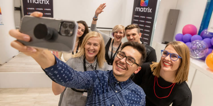 bemutatkozik_bencze_mate_matrix_professzionalis_marka bemutatkozik_bencze_mate_matrix_professzionalis_marka