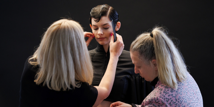 dancso_erika_tavasz_nyari_frizura_kollekcioja_napsugar_kollekcio dancso_erika_tavasz_nyari_frizura_kollekcioja_napsugar_kollekcio