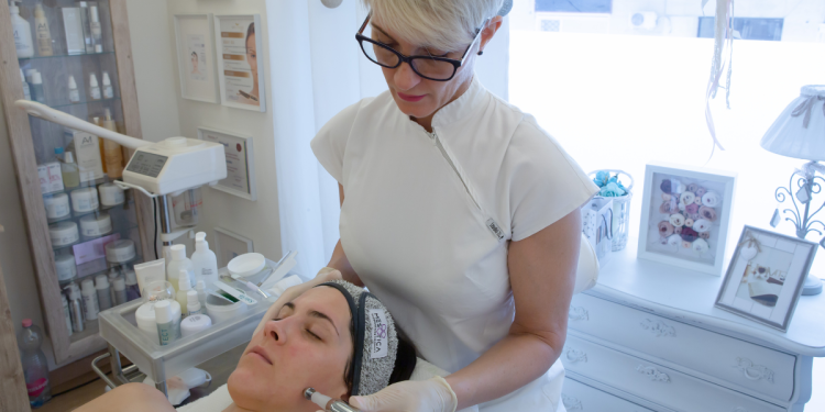 fenyvedelem_fontossagarol_bobany_bea_kozmetikus_szakemberrel