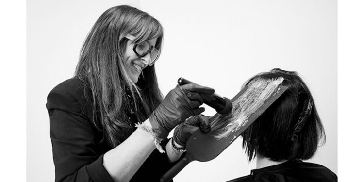 fodraszok_lesley_jennison_a_schwarzkopf_professional_nagykovete_budapesten_vegyel_reszt_a_kepzesein fodraszok_lesley_jennison_a_schwarzkopf_professional_nagykovete_budapesten_vegyel_reszt_a_kepzesein