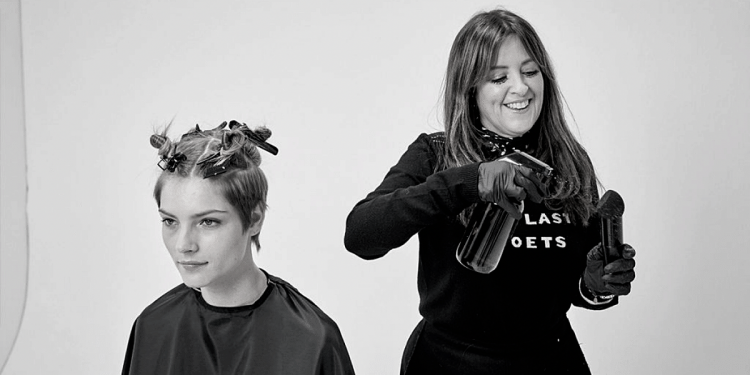 fodraszok_lesley_jennison_a_schwarzkopf_professional_nagykovete_budapesten_vegyel_reszt_a_kepzesein fodraszok_lesley_jennison_a_schwarzkopf_professional_nagykovete_budapesten_vegyel_reszt_a_kepzesein