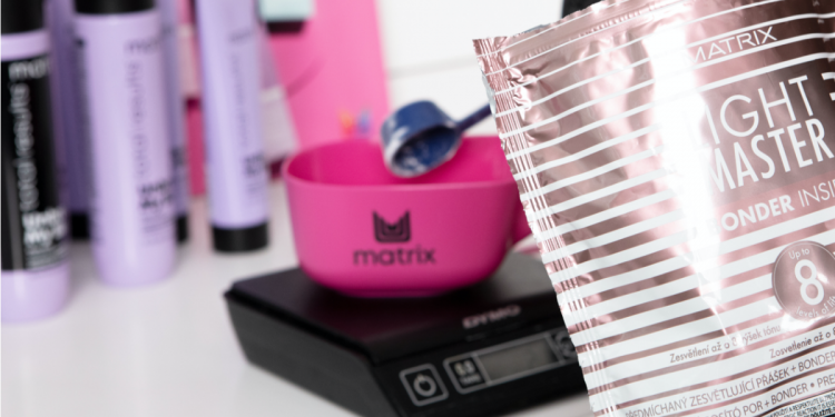 gyonyoru_opalszoke_haj_lepesrol_lepesre_a_matrix_socolor_sync_es_unbreak_my_blonde_termekeivel