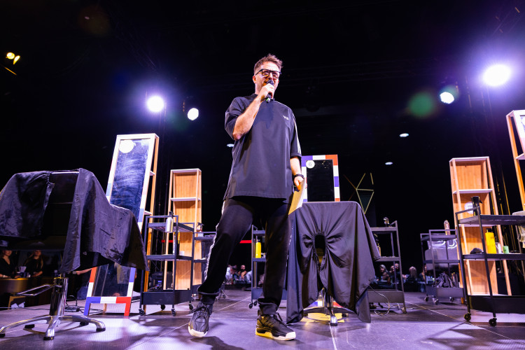 kepes_beszamolo_josh_lamonaca_a_barber_fesztival_barber_battle_budapest_2023_szinpadan kepes_beszamolo_josh_lamonaca_a_barber_fesztival_barber_battle_budapest_2023_szinpadan