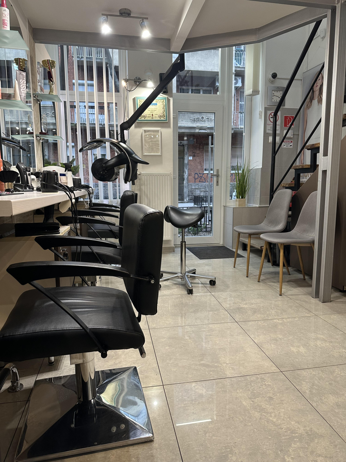 E - style Hair - Fodrászat