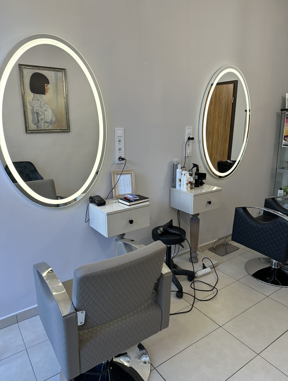 Mézes Dóra Hair Salon - Fodrászat