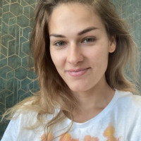 Tuncsik Eszter