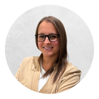 Frank Enikő (Manikűr, műköröm stlyist és pedikűrös )